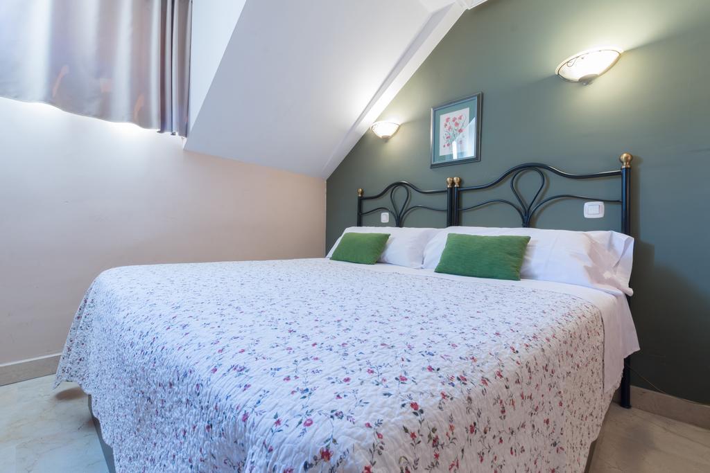 Apartamentos Caballero De Gracia Madrid Eksteriør bilde