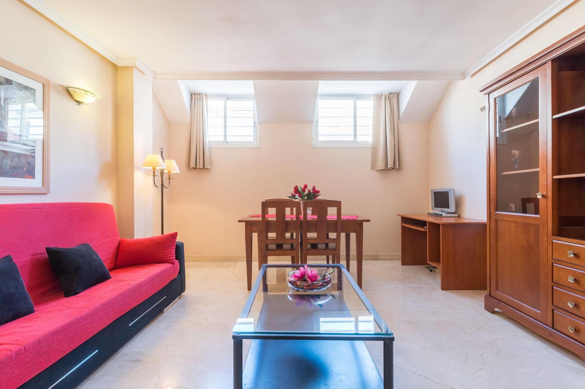 Apartamentos Caballero De Gracia Madrid Eksteriør bilde