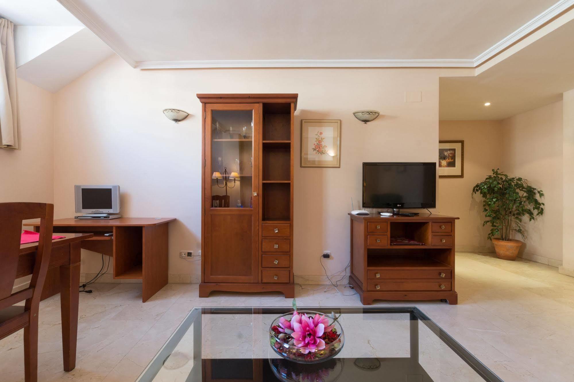 Apartamentos Caballero De Gracia Madrid Eksteriør bilde